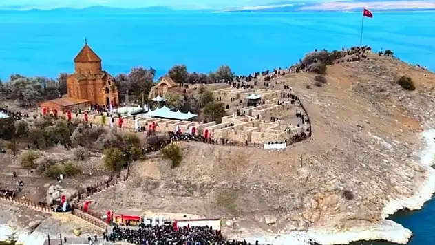 Akdamar Adası'nı iki günde kaç kişi ziyaret etti?