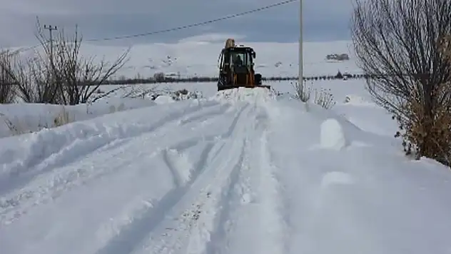 Alaköy Mahallesi'nde kar temizliği çalışması