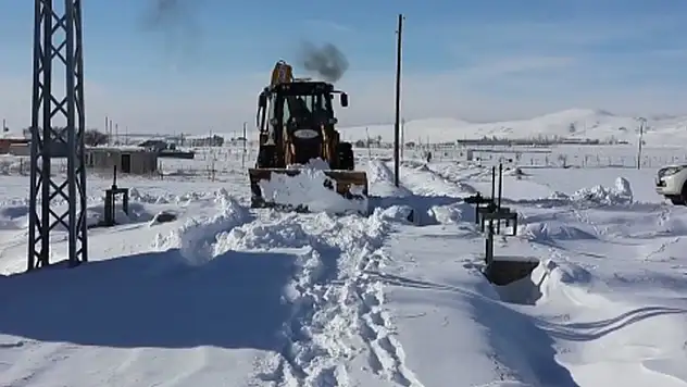 Alaköy Mahallesi'nde karla mücadele çalışması
