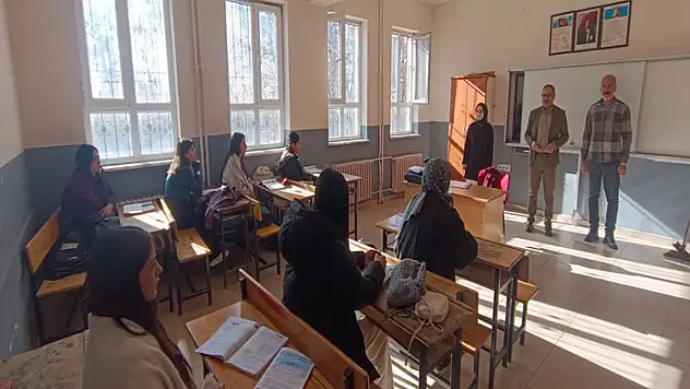 Alhan, DYK kurslarını yerinde inceledi