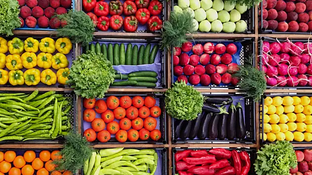 Alım gücü düşen vatandaşlar sebze ve meyvenin yanına yanaşamıyor