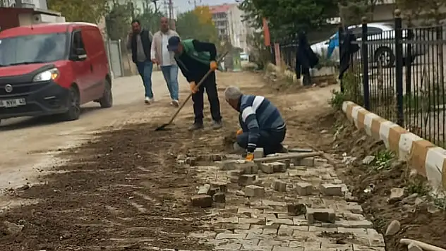 Alkoçlar Caddesi'nde yol çalışması