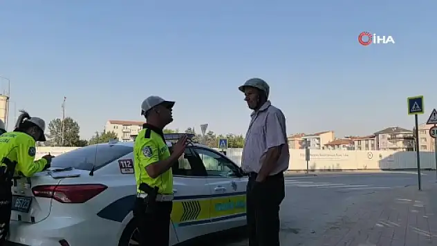 Alkollü sürücü polise yakalandı: 'Sanki cinayet mi işledik 5 tane kağıt imzalattın'