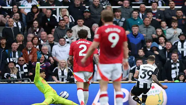 Altay Baydındır, Premier Lig'de ilk kez oynadı