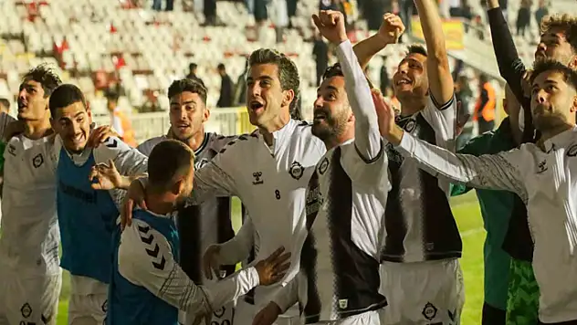 Altay, düşme hattından kurtuldu