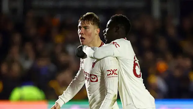 Altay ilk maçına çıktı ManU kazandı