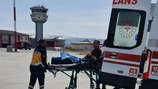 Ambulans helikopter göğüs ağrısı olan hasta için havalandı