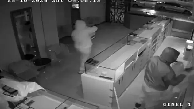 Ankara'da kuyumcudan 7 kilo altın hırsızlığı kamerada