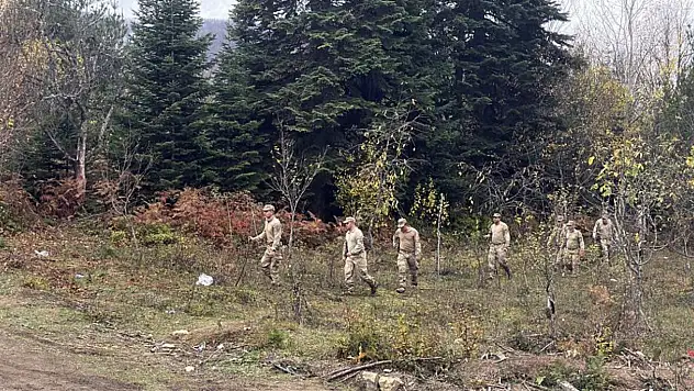 Annenin donarak, oğlunun düşerek öldüğü üzerinde duruluyor