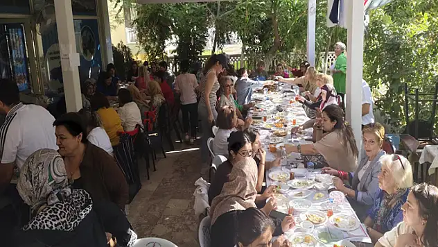 Antalya'da yaşayan Vanlılar sıla özlemini Van Kahvaltısında giderdi