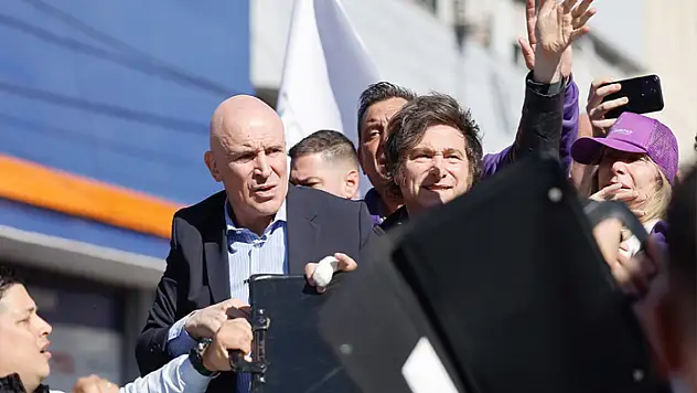 Arjantin Devlet Başkanı Milei'nin konvoyuna taşlı saldırı