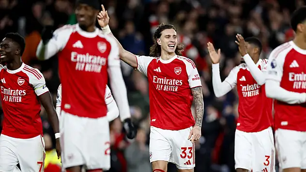 Arsenal derbide Tottenham'ı 4-1 ile geçti