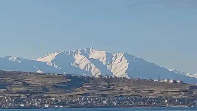 Artos Dağı beyaz gelinliğini giydi