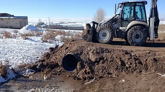 Aşağı Turgali Mahallesi'nde koruge boru çalışması