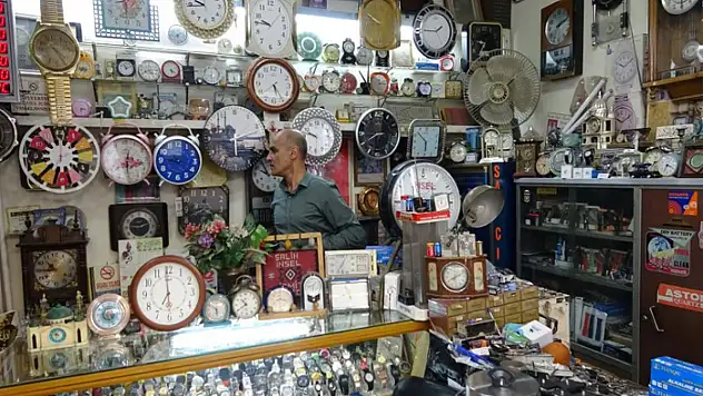 Asırlık saatler Vanlı ustanın elinde yeniden hayat buluyor