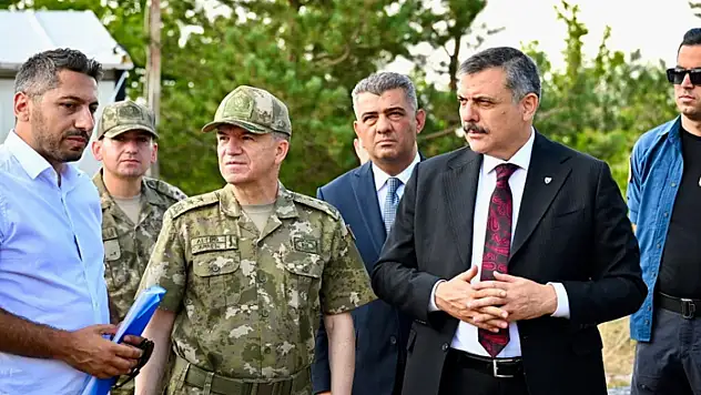Askeri tesis inşaatlarını incelediler