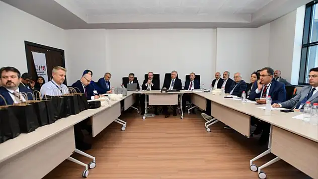 Atatürk Üniversitesi, üniversite hastanelerinin geleceğine yön veren çalıştayda yerini aldı