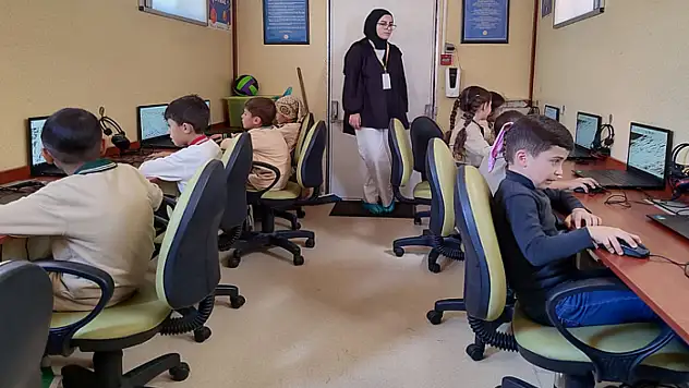 Ateşböceği Öğrenim Birimi'nde çocuklar eğlenerek öğreniyor