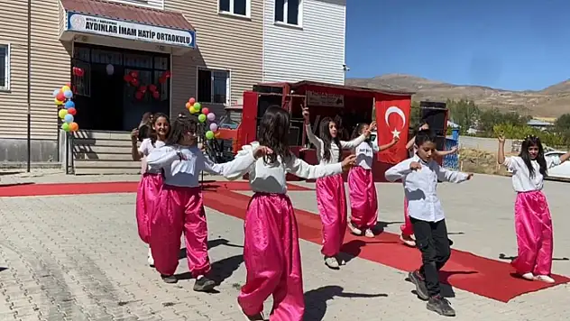 Aydınlar beldesinde İlköğretim Haftası coşkuyla kutlandı