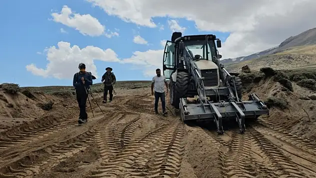 Aydınlar Belediyesinden dağcılar için Süphan Dağı'nda yol çalışması