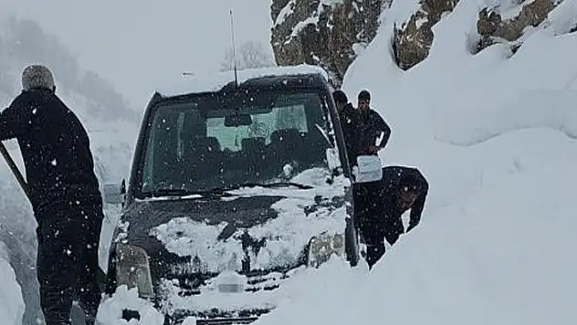 Bahçesaray'da çığ faciası son anda atlatıldı