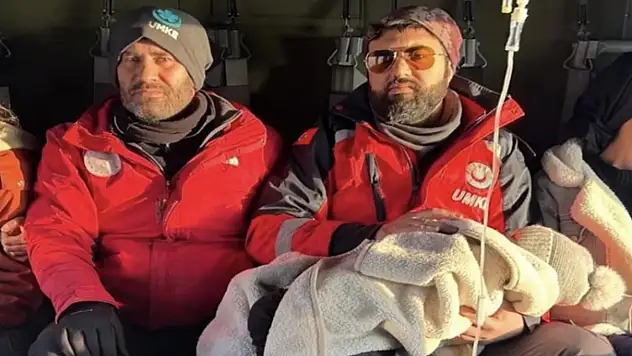 Bahçesaray'da iki hasta helikopterle Van'a sevk edildi