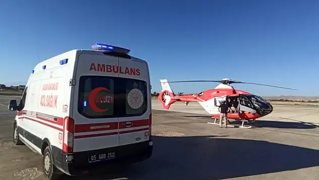 Bahçesaray'da kalp krizi geçiren hasta, helikopter ambulansla Van'a sevk edildi