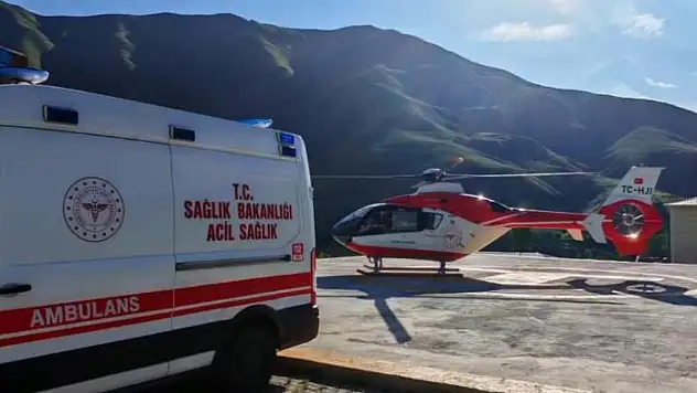 Bahçesaray'da yaşlı hasta helikopter ambulansla Van'a sevk edildi