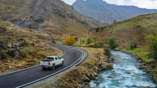 Bahçesaray Subaşı yolu asfaltlandı