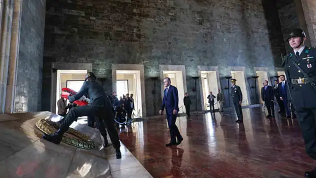 Bakan Bak, Anıtkabir'i ziyaret etti