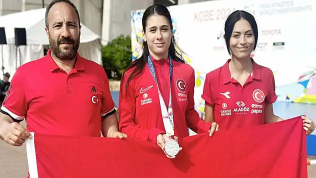 Bakan Bak dünya rekoru kıran Aysel Önder'i tebrik etti