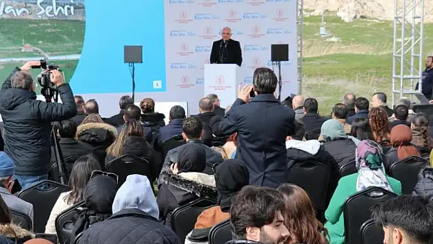 Bakan Ersoy: Van, sayısız kültürün doğumuna, gelişimine ve yayılmasına beşiklik etmiştir