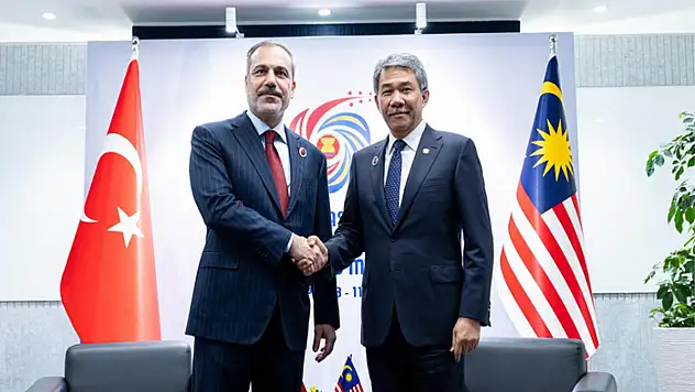 Bakan Fidan Malezya'da Malezya Dışişleri Bakanı Mohamad bin Hasan ile görüştü