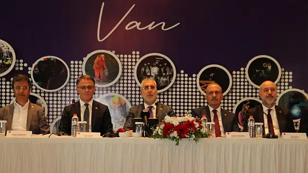 Bakan Işıkhan iş insanlarıyla buluştu