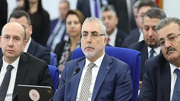 Bakan Işıkhan: SGK'ya borçlu olan ilk 10 belediyenin 8'i CHP'li belediyeler