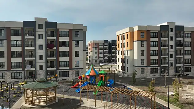 Bakan Kurum: Teslimatta 250 bini geçtik, sözümüzü inşa etmeye devam