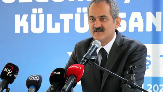 Bakan Özer: '100 öğrencisi olan her okula rehber öğretmen atanacak'
