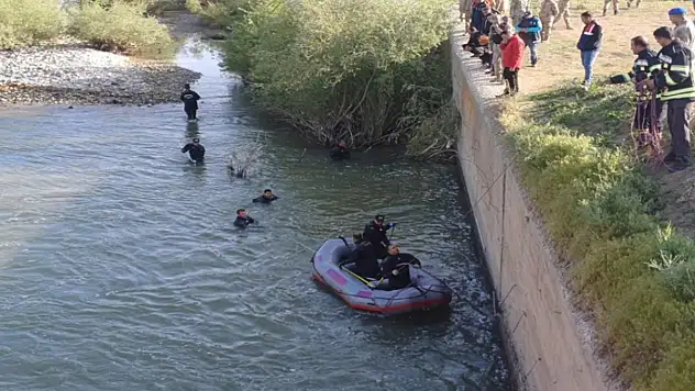 Balık tutmak için girdiği Aras Nehrinde boğularak hayatını kaybetti