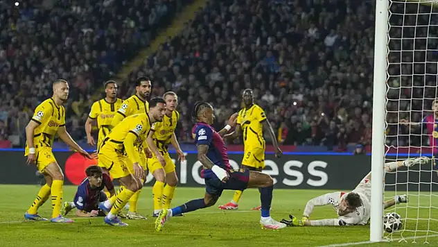 Barcelona yarı final kapısını araladı