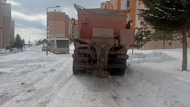Bardakçı TOKİ'de buzlanmaya karşı önlem