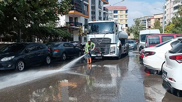 Baro Sokağı tazyikli su ile yıkandı