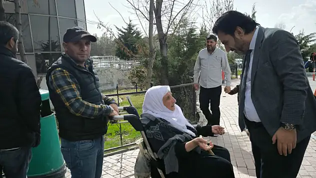Başhekim Sarıkaya, hastaları ziyaret etti