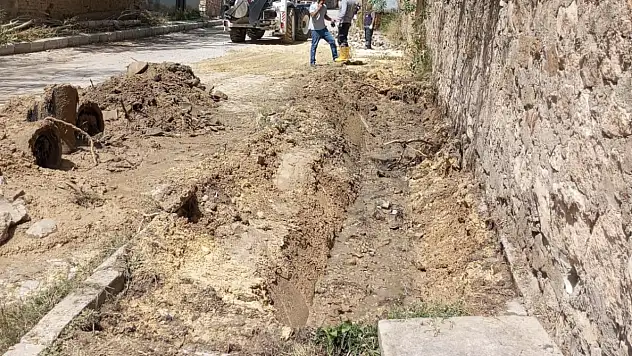 Başkale'de altyapı çalışmaları sürüyor
