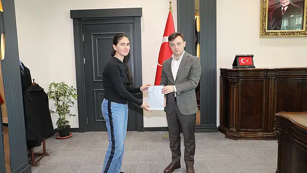 Başkale'de başarılı öğrenciler ödüllendirildi