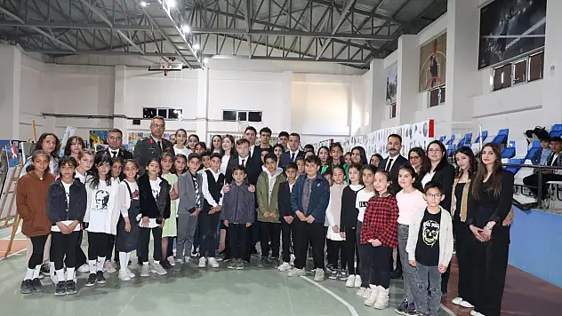 Başkale'de genç yetenekler resim sergisinde buluştu