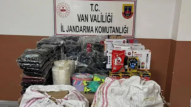 Başkale'de gümrük kaçağı malzeme ele geçirildi