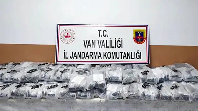 Başkale'de gümrük kaçağı malzeme ele geçirildi