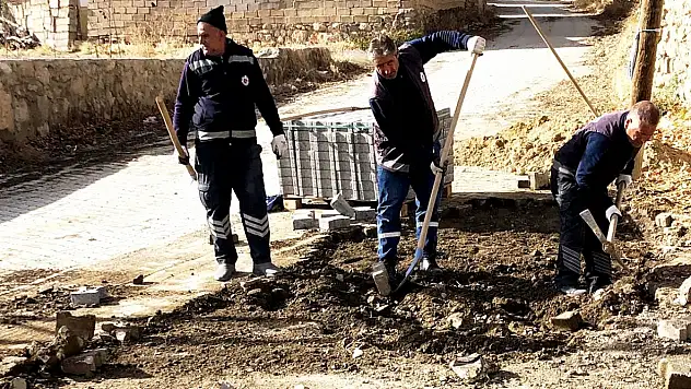 Başkale'de yol bakım ve onarım çalışmaları sürüyor