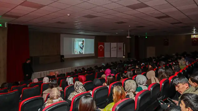 Başkale Halkı, Aybüke Öğretmeni İzledi