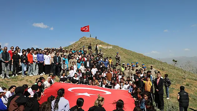 Başkale Kalesi'ne gençlik yürüyüşü